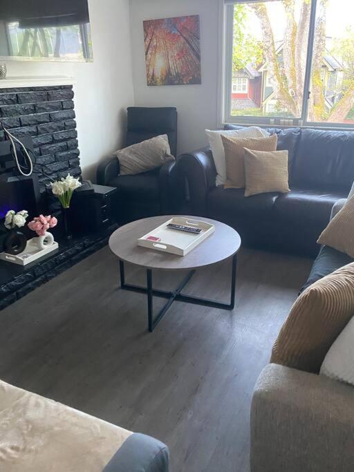 4 Bedroom Upper Level Kits Home Vancouver Luaran gambar